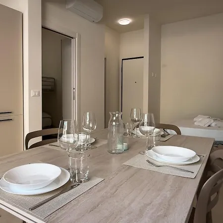 Ivory With Ac, Wifi And Secure Bike Storage Apartment