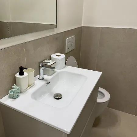 Apartment Ivory With Ac, Wifi And Secure Bike Storage