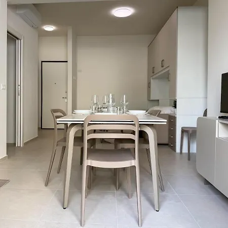 Ivory With Ac, Wifi And Secure Bike Storage Apartment