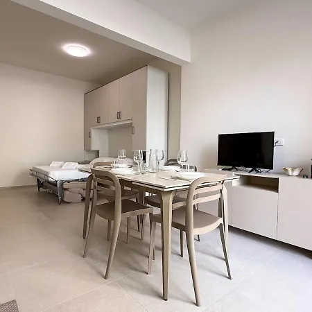 Ivory With Ac, Wifi And Secure Bike Storage Finale Ligure