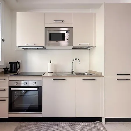 Apartment Ivory With Ac, Wifi And Secure Bike Storage *